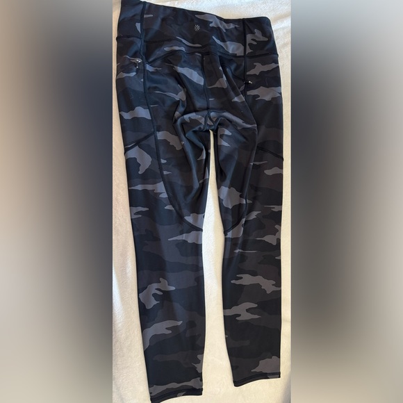 New without tags Athleta camo size medium - Picture 1 of 8